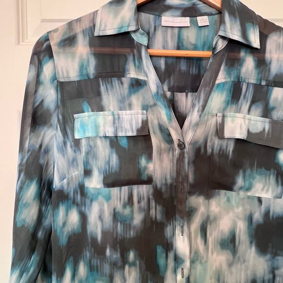 New York and Company Sheer Button-up Top, Size M - Picture 4 of 9